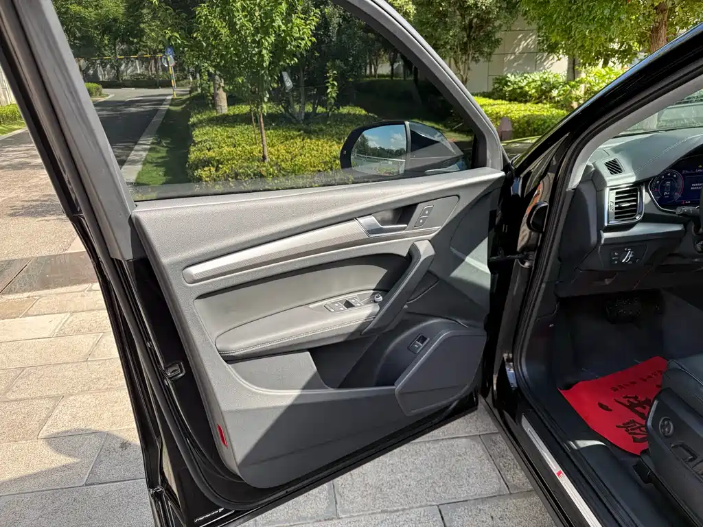 Audi Q5L 2023 — фото 16