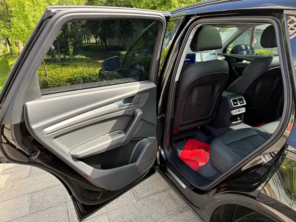 Audi Q5L 2023 — фото 20