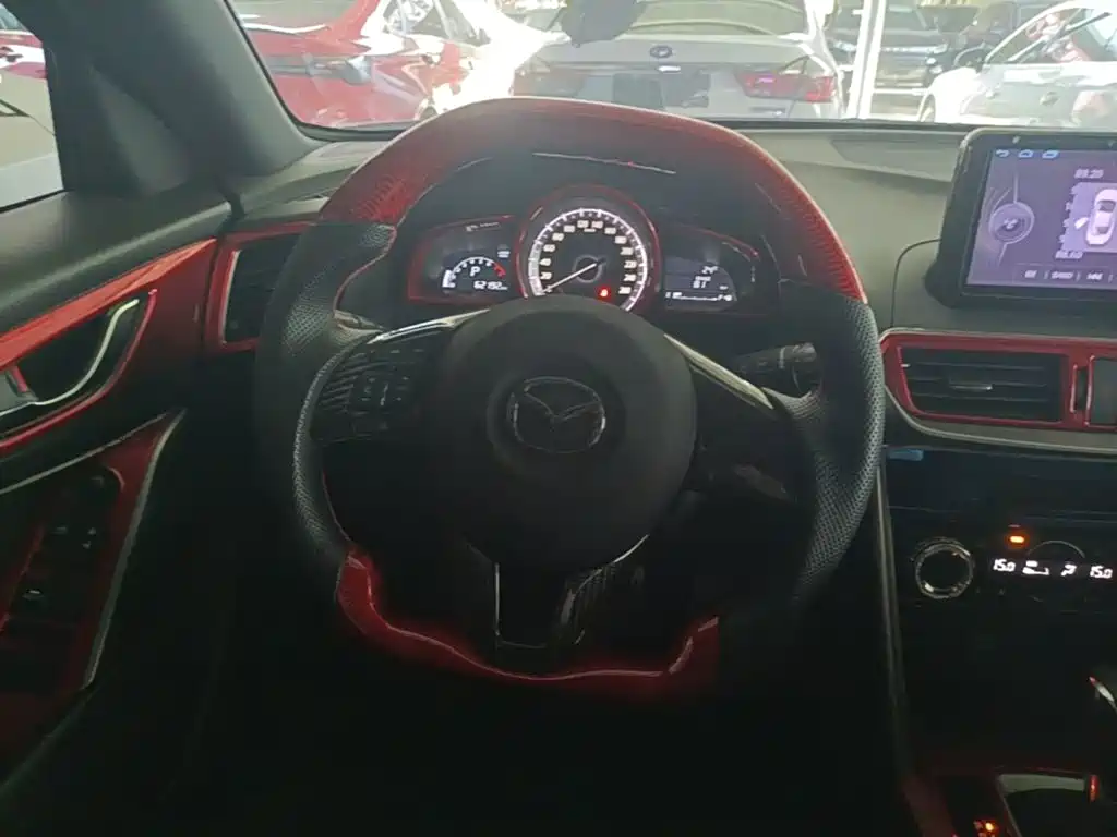 Mazda CX-4 2017 — фото 11