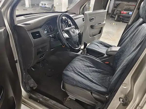 Wuling Rongguang V 2016