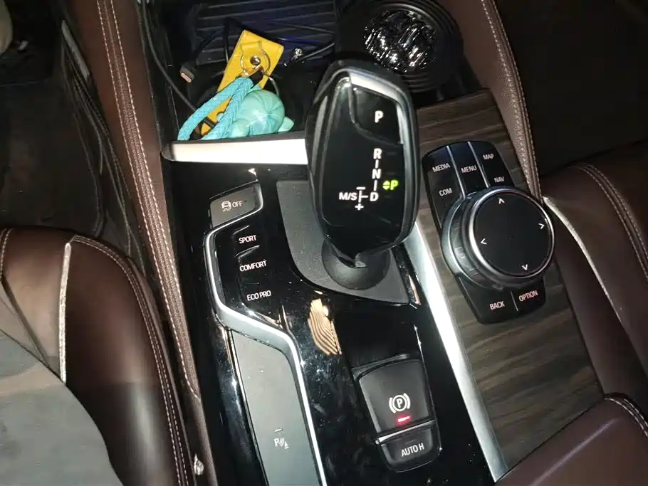 BMW 5 Series 2019 — фото 16