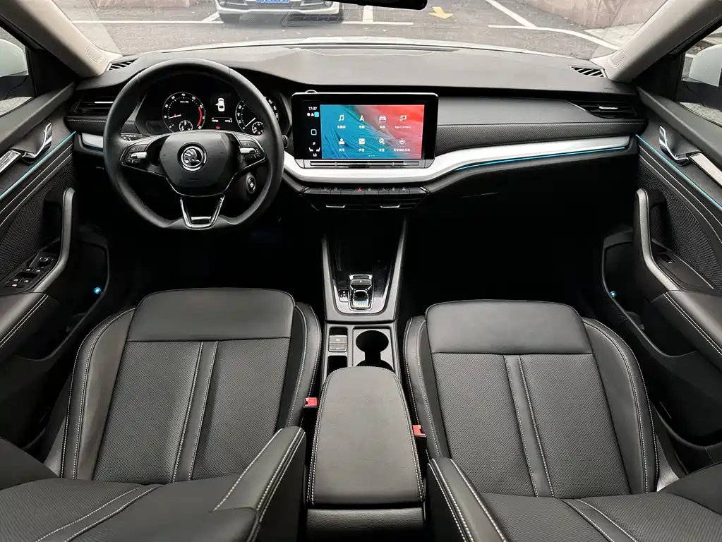 Skoda Octavia 2023 — фото 10