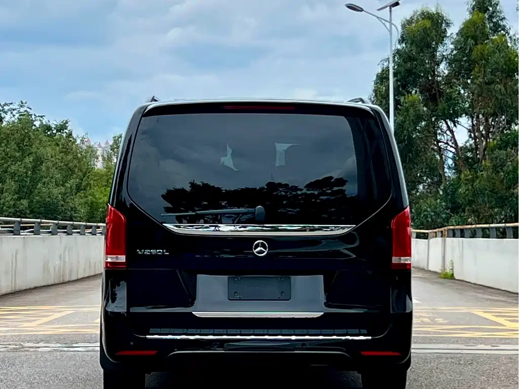 Mercedes-Benz V-Class 2024
