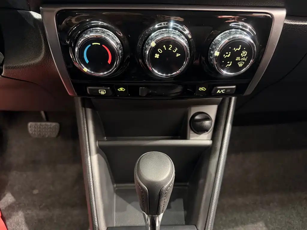 Toyota Yaris L 2023 — фото 13