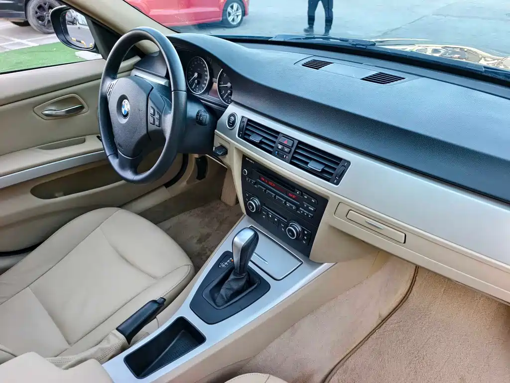 BMW 3 Series 2011 — фото 15