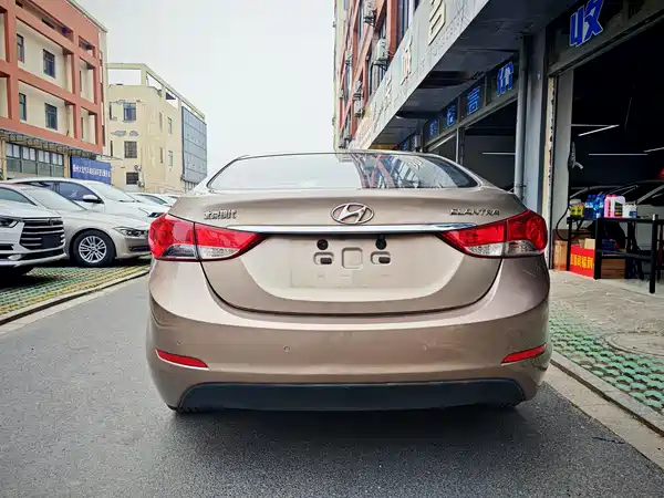 Hyundai Elantra Langdong 2013