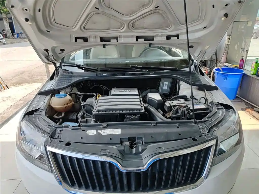 Skoda Rapid 2014 — фото 19