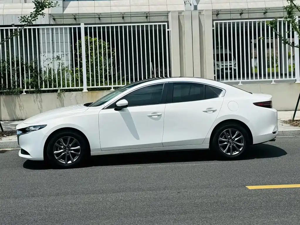 Mazda 3 Axela 2020 — фото 2