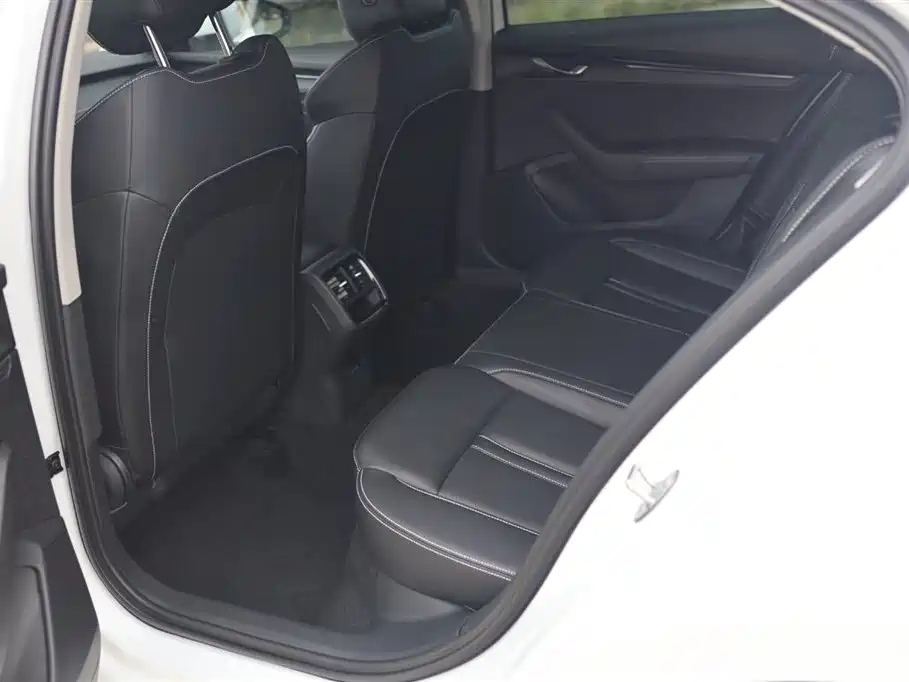 Skoda Octavia 2023 — фото 14