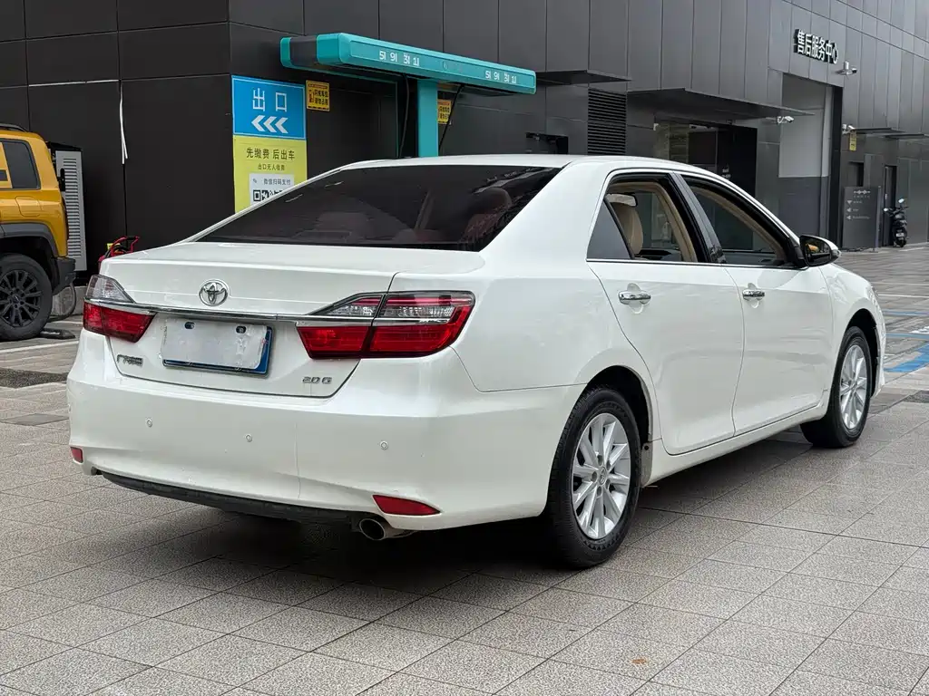 Toyota Camry 2016 — фото 7