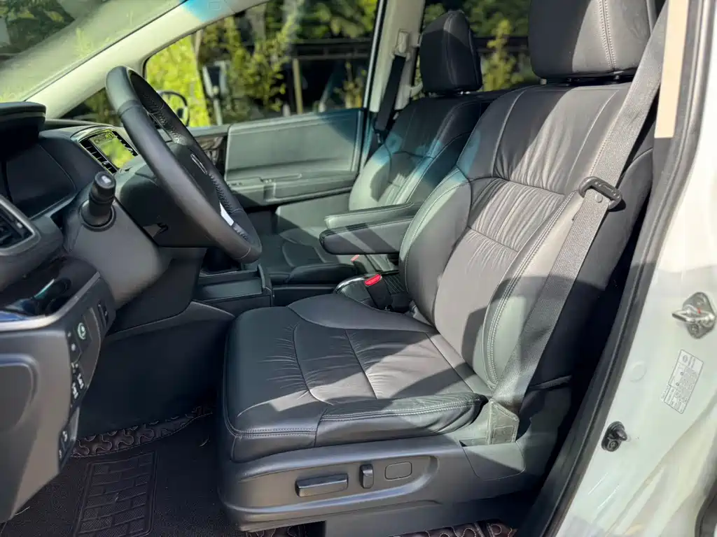 Honda Odyssey 2018 — фото 10