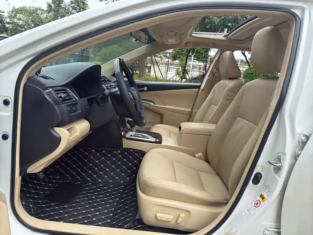 Toyota Camry 2016 — фото 11