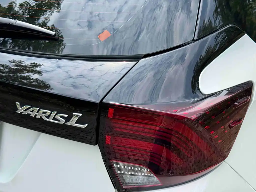 Toyota Yaris L 2022 — фото 33