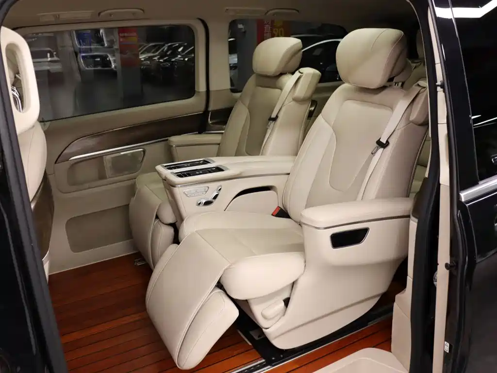 Mercedes-Benz V-Class 2022 — фото 21