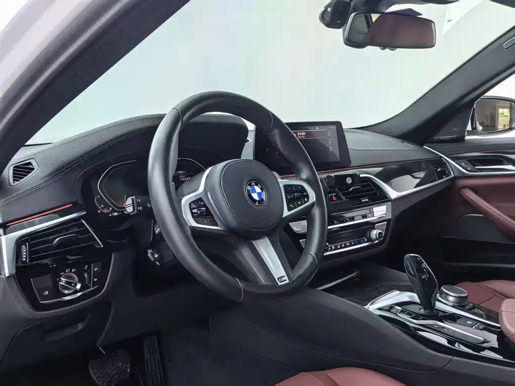 BMW 5 Series 2020 — фото 16