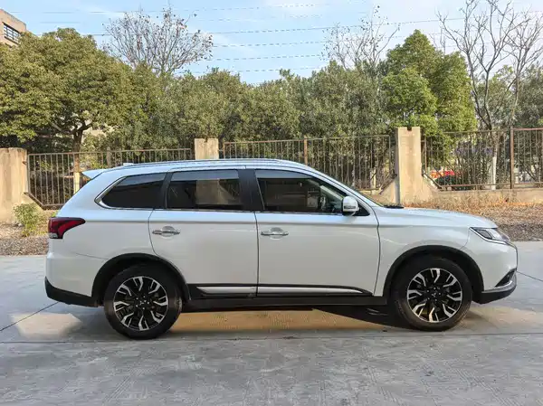 Mitsubishi Outlander 2020