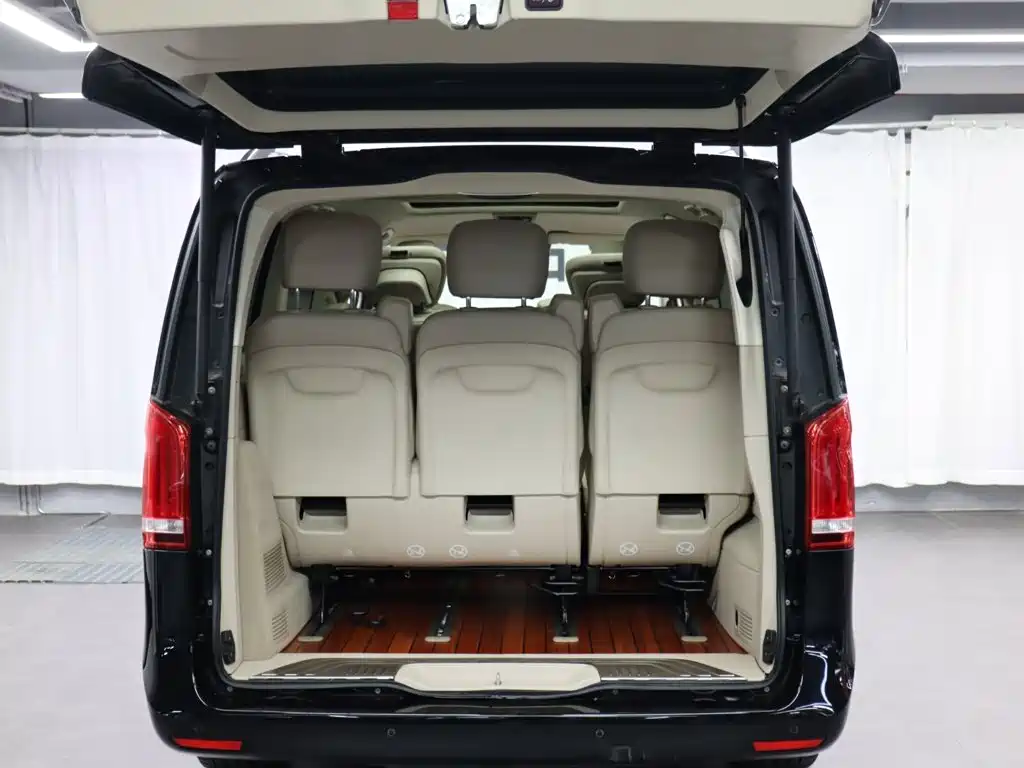 Mercedes-Benz V-Class 2022 — фото 28