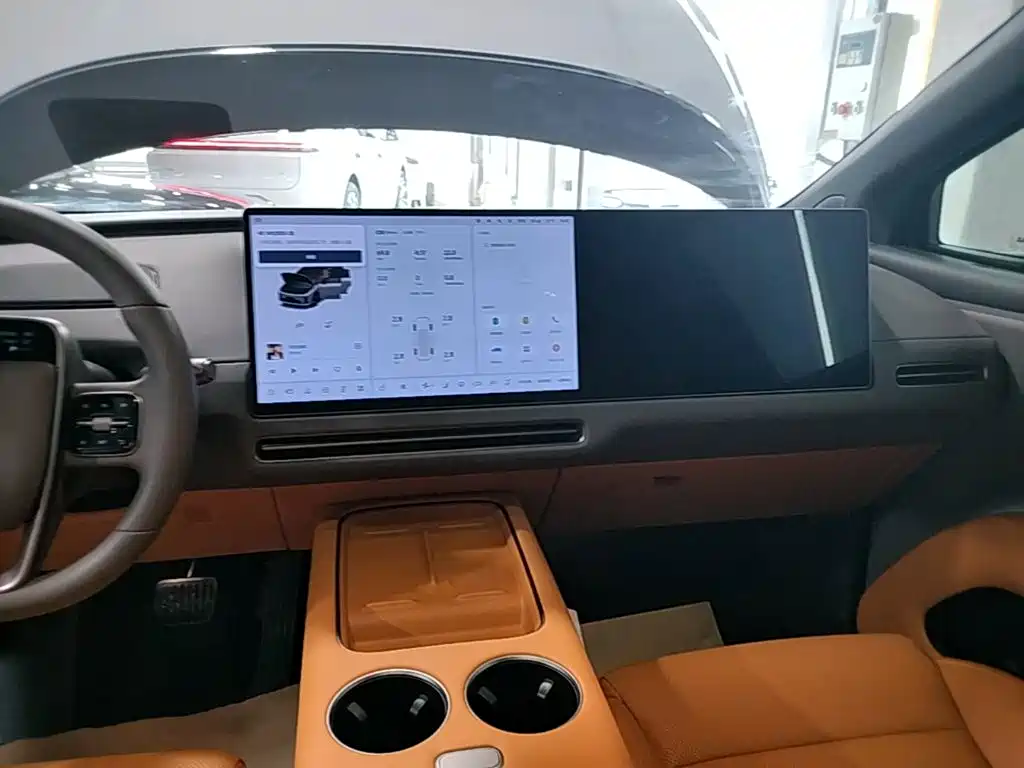 Li Auto i8 2025 — фото 13