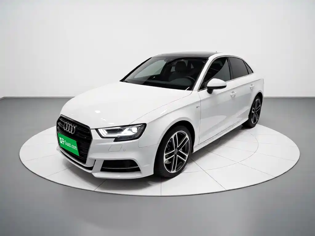 Audi A3 2018 — фото 1