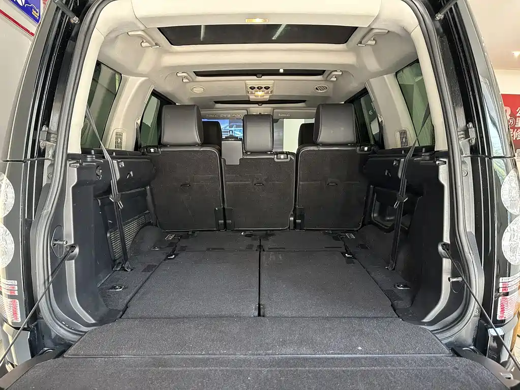 Land Rover Discovery 2010 — фото 14
