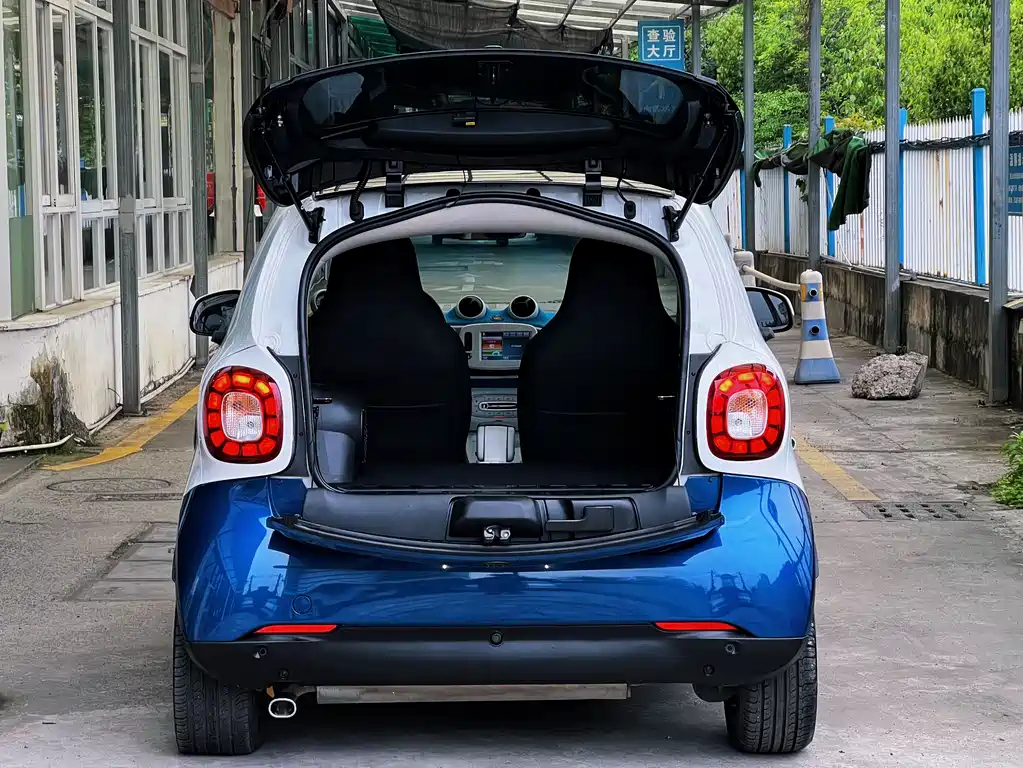 smart Fortwo 2017 — фото 17