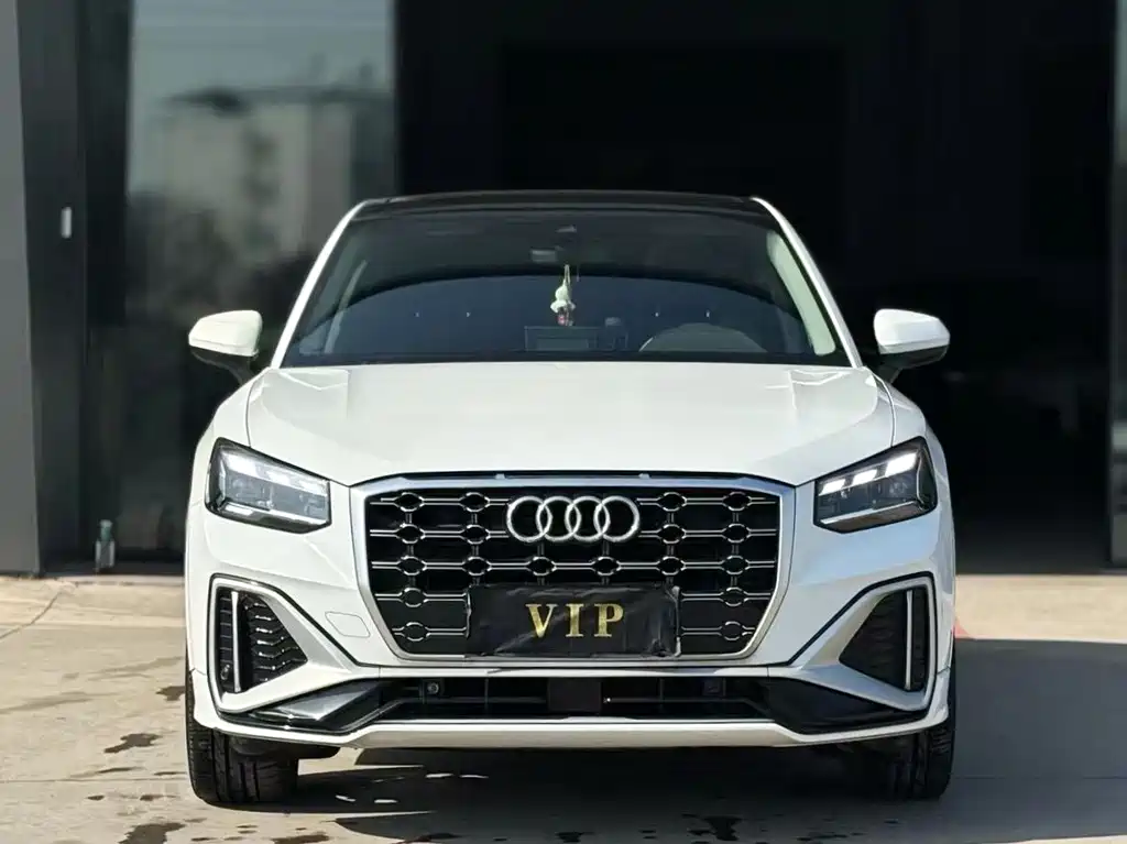 Audi Q2L 2023