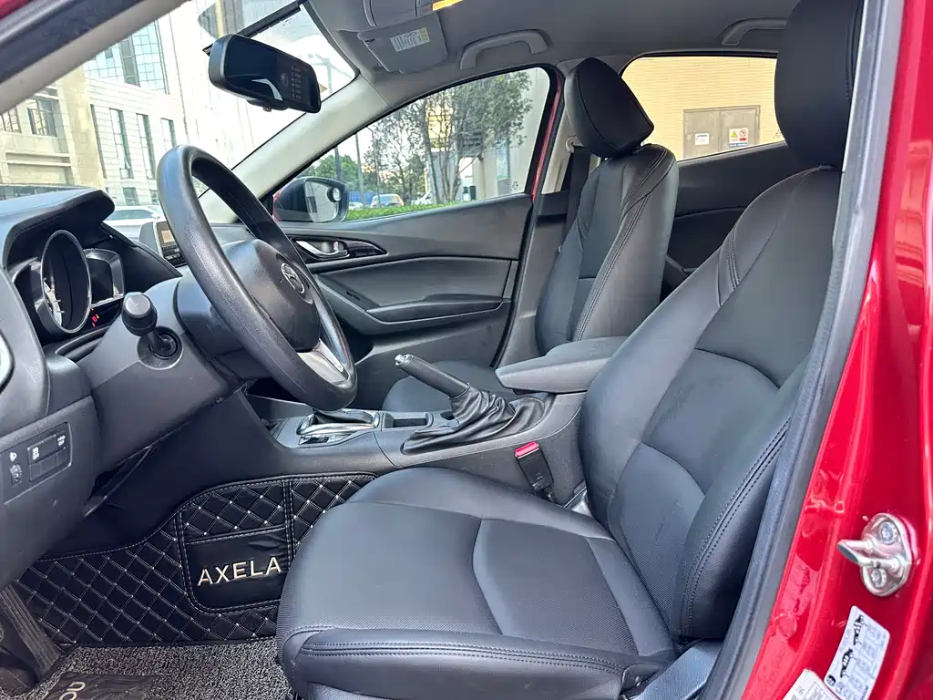 Mazda 3 Axela 2015