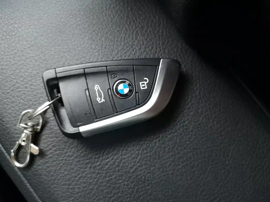 BMW 1 Series 2017 — фото 9
