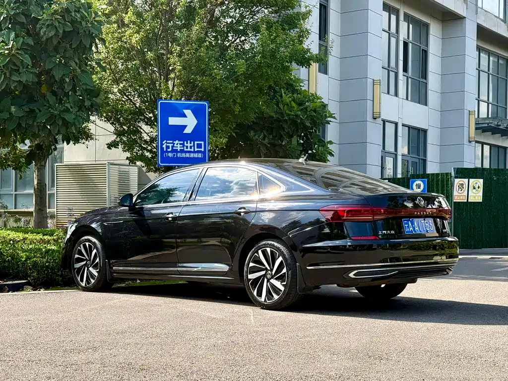 Volkswagen Passat 2022 — фото 6