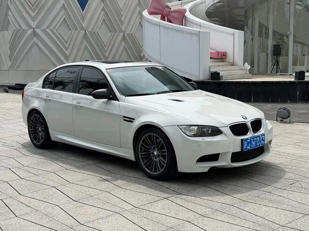 BMW M3 2010 — фото 2
