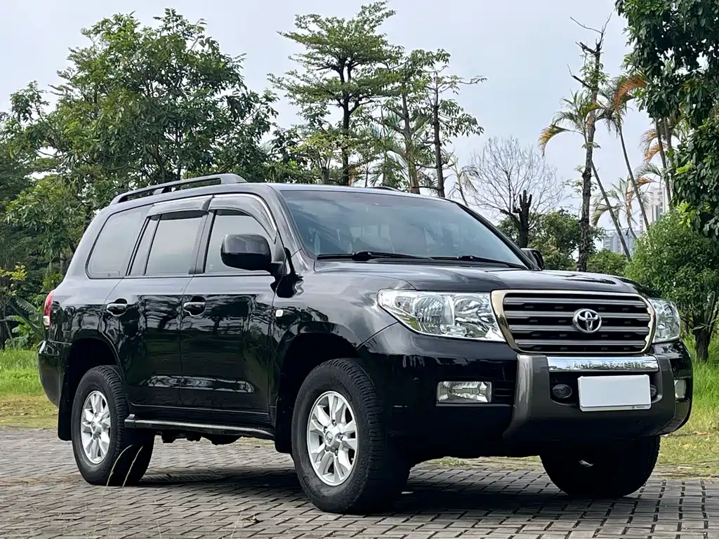 Toyota Land Cruiser 2011 — фото 3