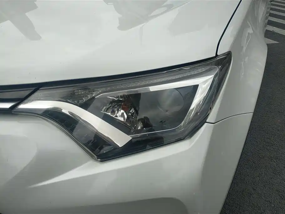 Toyota RAV4 2016 — фото 5