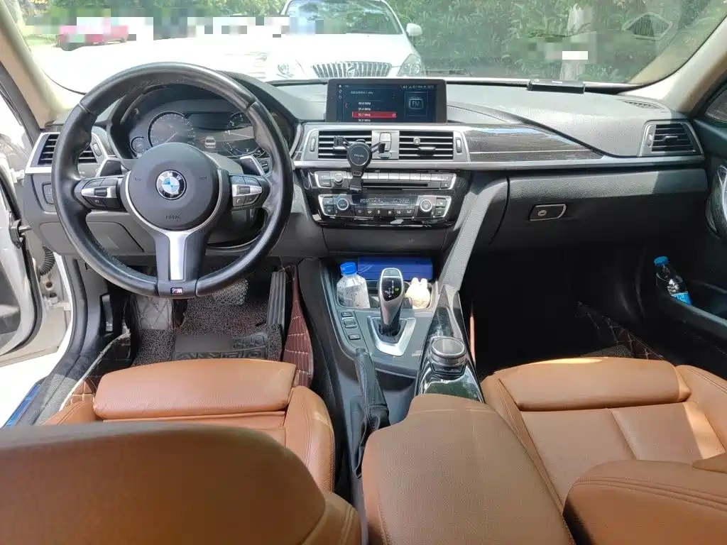 BMW 3 Series 2018 — фото 13