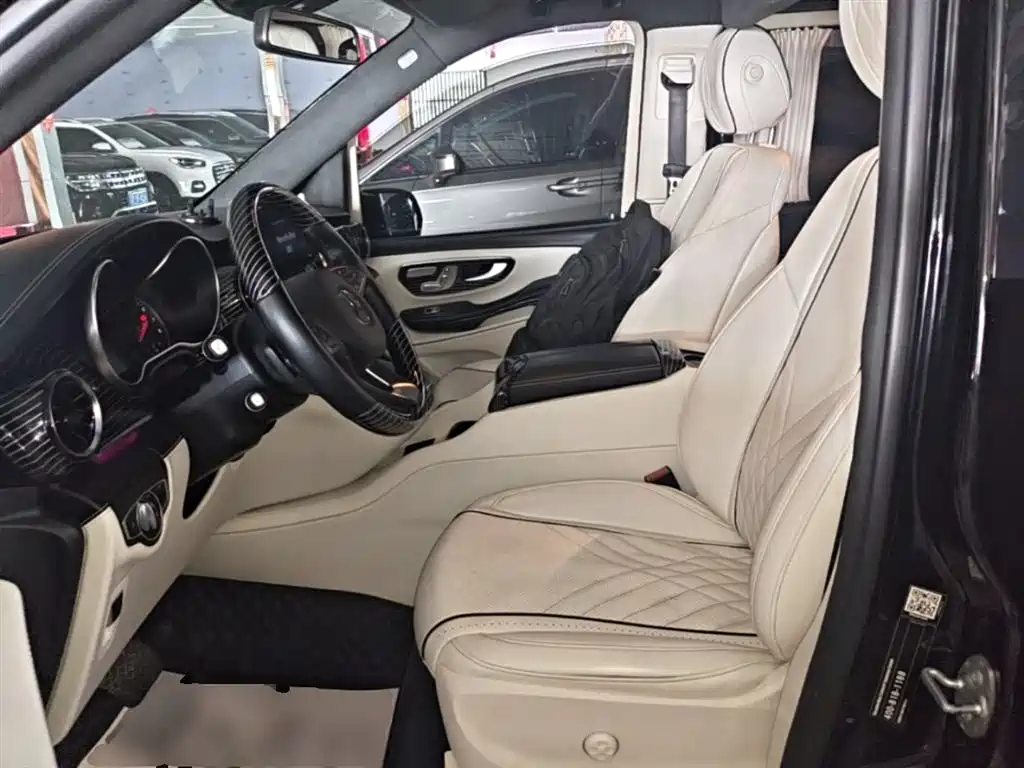 Mercedes-Benz V-Class 2022 — фото 15