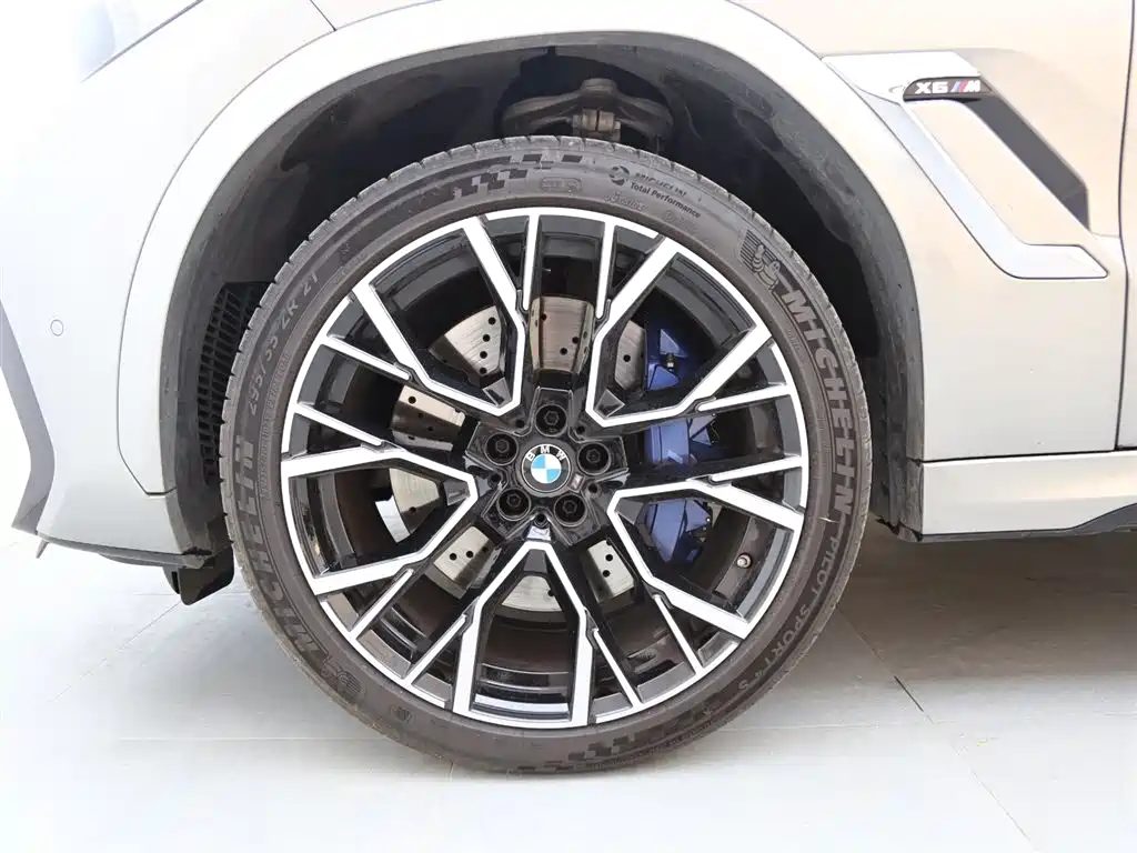 BMW X6 M 2021 — фото 18