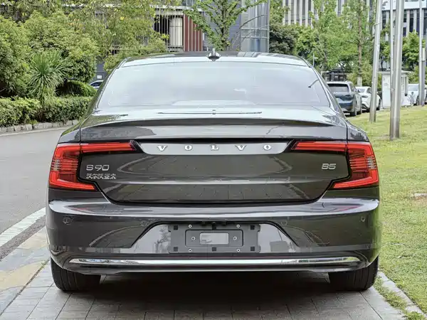 Volvo S90 2023