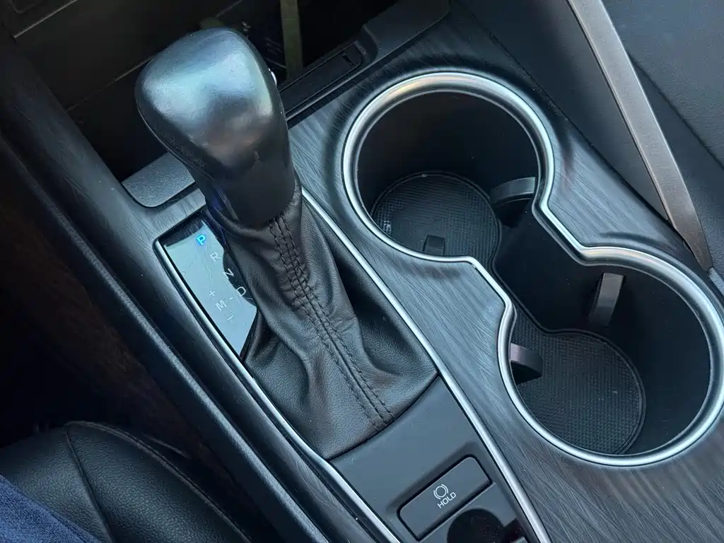 Toyota Camry 2021 — фото 16