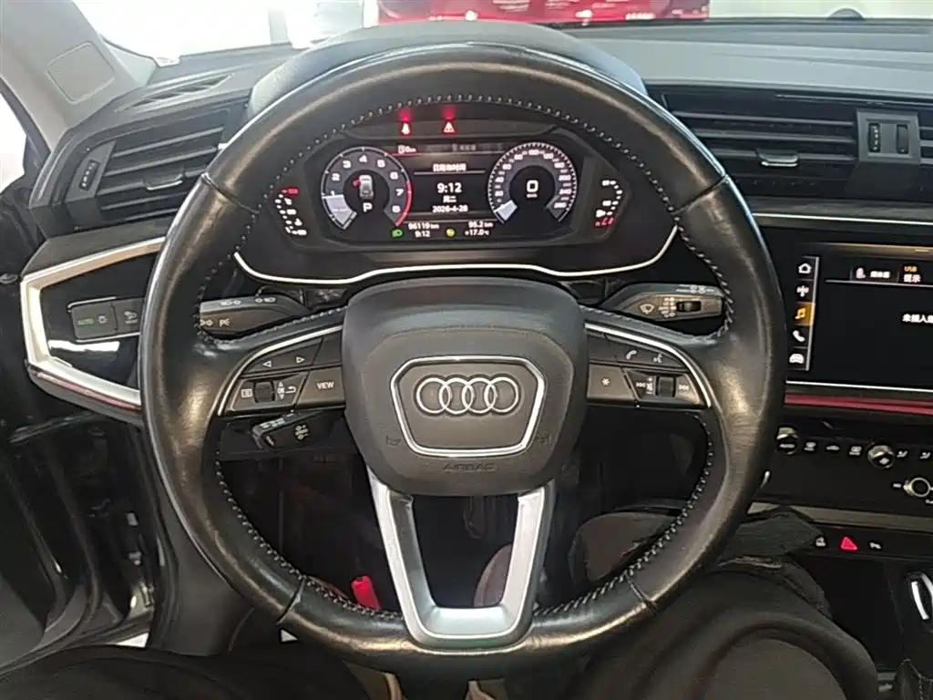 Audi Q3 2021 — фото 11
