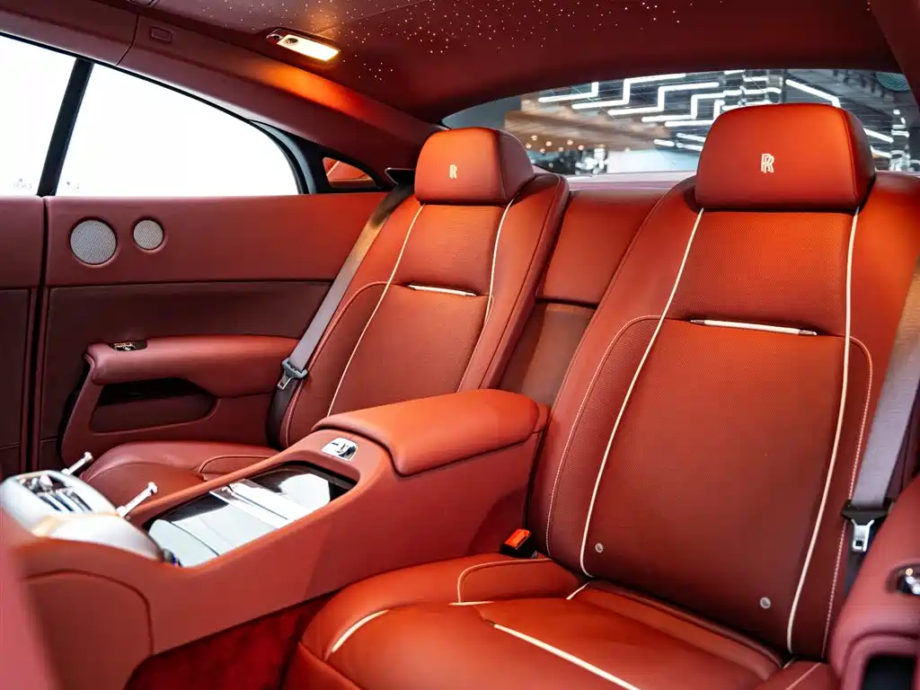 Rolls-Royce Phantom 2017 — фото 11