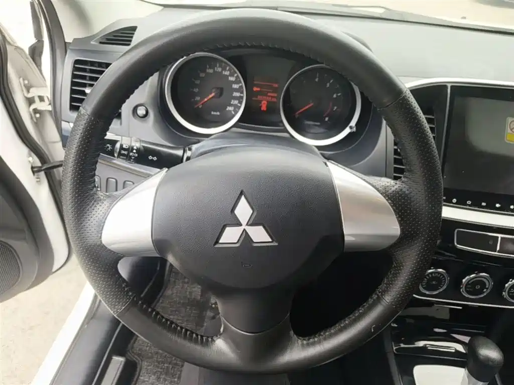 Mitsubishi Lancer EX 2017 — фото 11