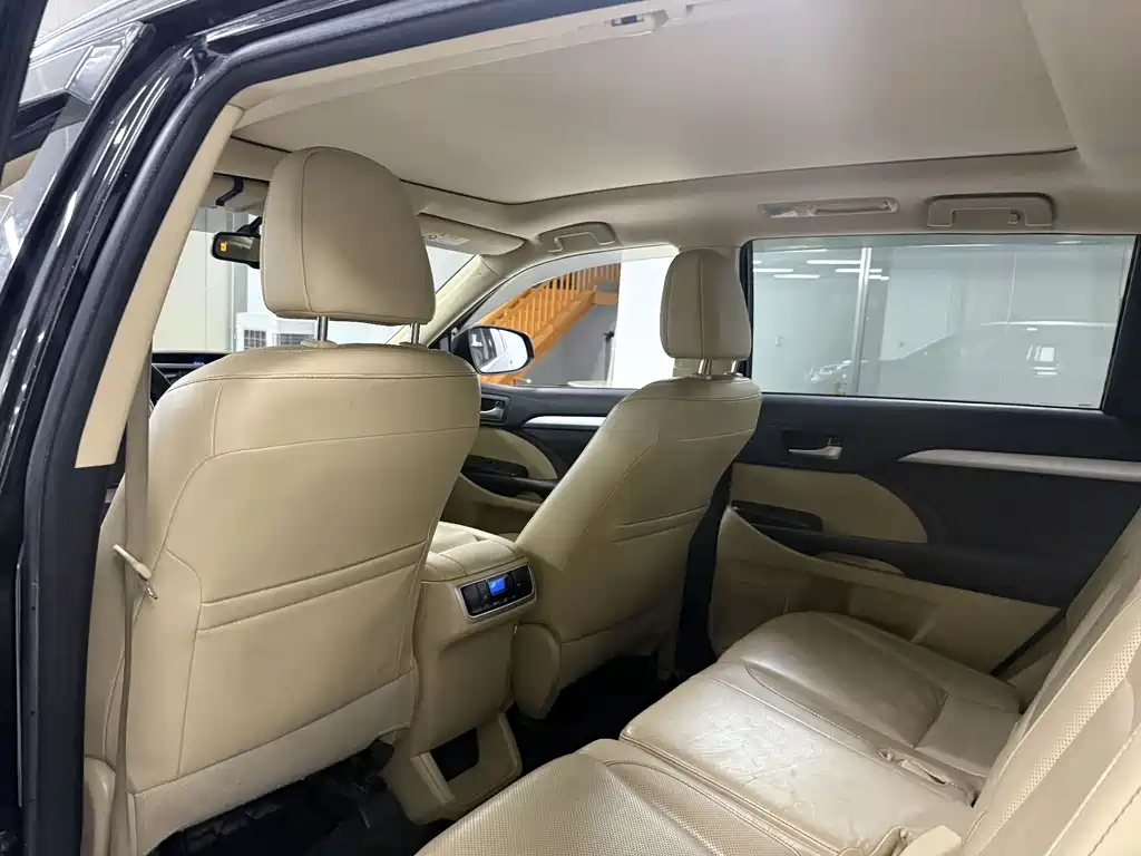 Toyota Highlander 2017 — фото 14