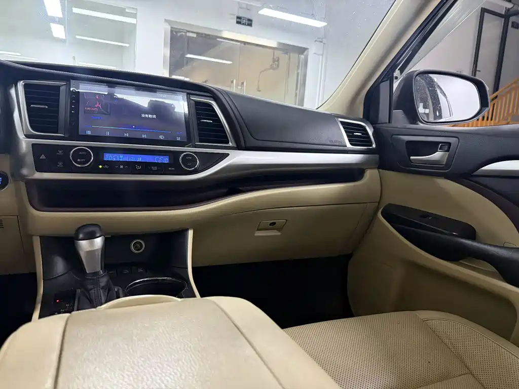 Toyota Highlander 2017 — фото 17