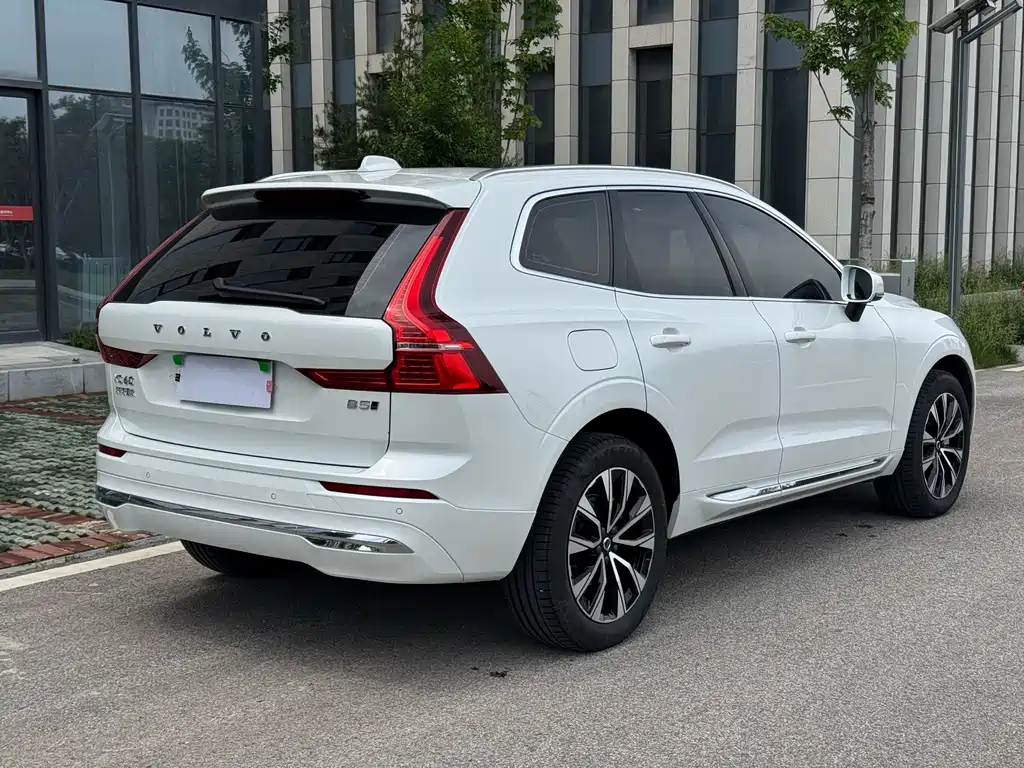 Volvo XC60 2023 — фото 18