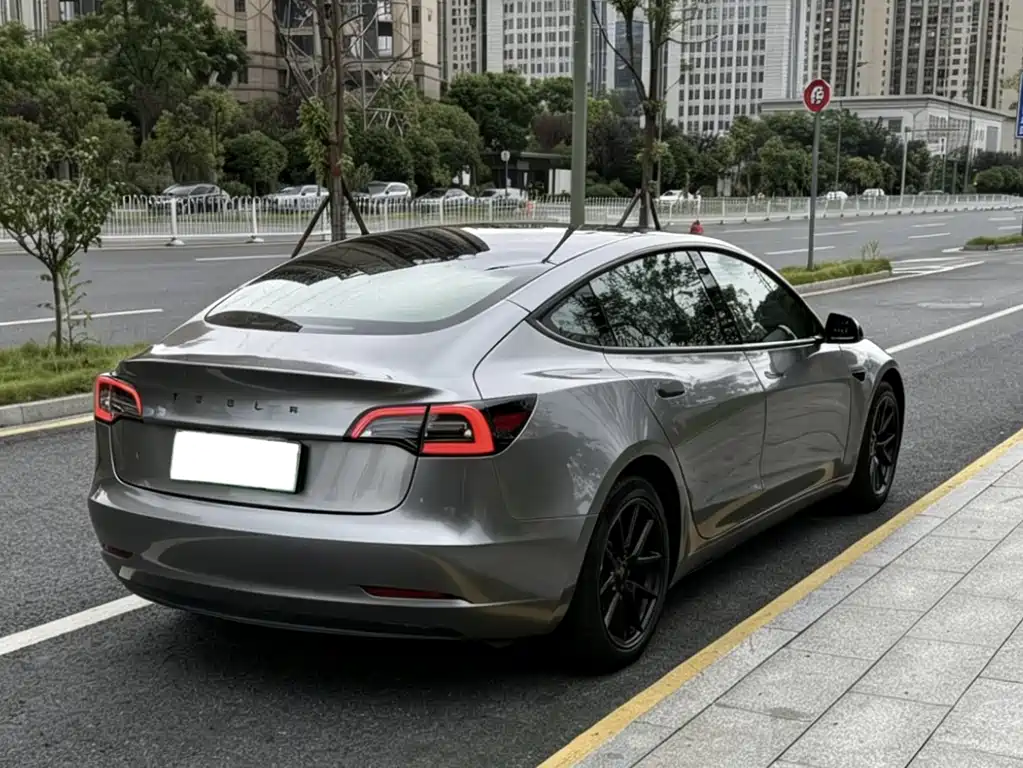 Tesla Model 3 2023 — фото 13
