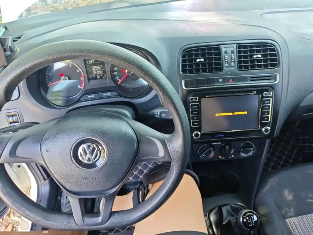 Volkswagen Polo 2017 — фото 10