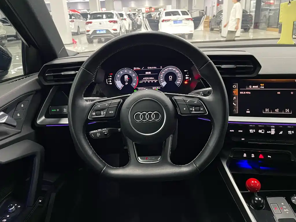 Audi A3 2023 — фото 18