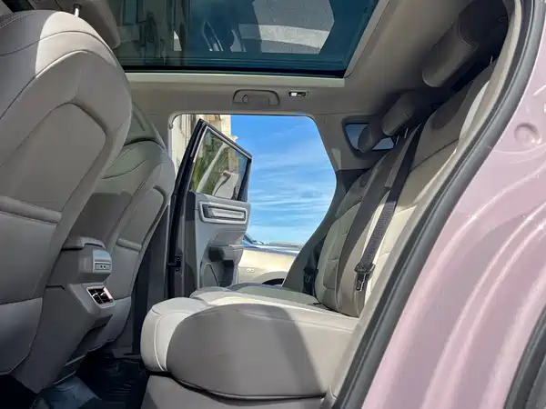 Geely ICON 2025