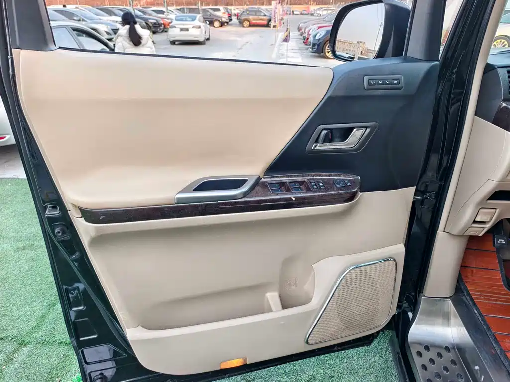 Toyota Alphard 2011 — фото 16