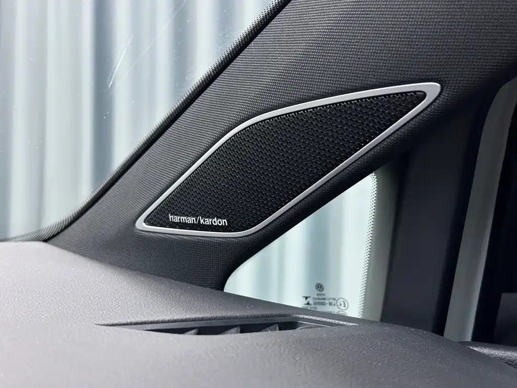 Volkswagen Golf GTI 2022 — фото 16