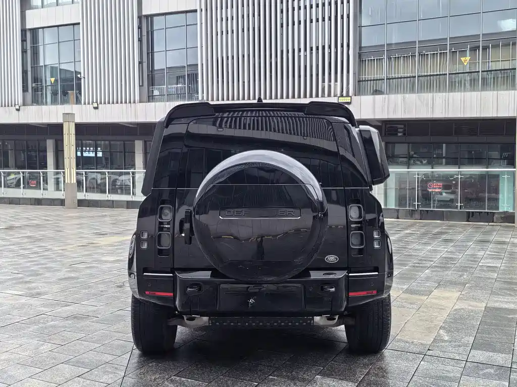 Land Rover Defender 2024 — фото 17